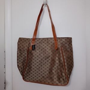 Bijoux Terner Jacquard beige Zip Up Lined tote bag with Outer Pockets